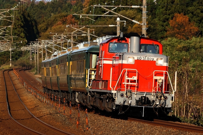 [JR West Japan] DD51 class + Series 14 - Salon Car Naniwa (Hokuriku Main Line: Ushinotani - Hosorogi)