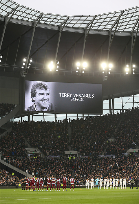 Tottenham Hotspur v Aston Villa   Premier League Players pay tribute to Terry Venables before the Premier League match between Tottenham Hotspur and Aston Villa at Tottenham Hotspur Stadium on November 26, 2023 in London, United Kingdom.   WARNING  This Photograph May Only Be Used For Newspaper And Or Magazine Editorial Purposes. May Not Be Used For Publications Involving 1 player, 1 Club Or 1 Competition Without Written Authorisation From Football DataCo Ltd. For Any Queries, Please Contact Football DataCo Ltd on  44  0  207 864 9121