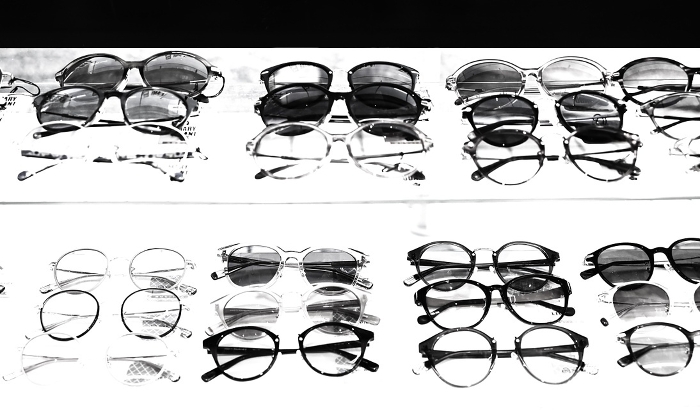 Creating new eyewear in opticians' stores. Background material for business technology