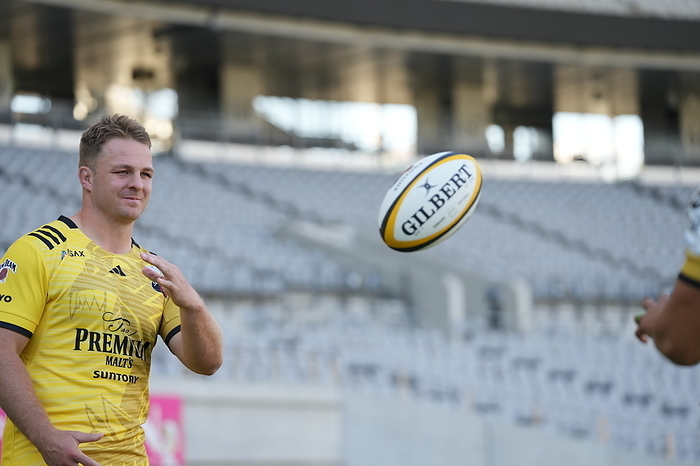 Tokyo Suntory Sungoliath press conference Tokyo Suntory Sungoliath s nwe player Sam Cane during a photocall at the Ajinomoto Stadium in Tokyo, Japan on November 28, 2023.  Photo by AFLO 