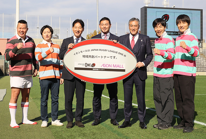 Japan s rugby league League One and largest shopping mall Aeon Mall agree a partnership December 1, 2023, Tokyo, Japan   Japan s shopping mall chain Aeon Mall president Koji Iwamura  3rd L , Japan s rugby league League One chairman Genichi Tamatsuka  3rd R  and League One team Shizuoka BlueRevs officer Ayumu Goromaru  C  pose for photo as they agreed a partnership at the Prince Chichibu rugby stadium in Tokyo on Friday, December 1, 2023.    photo by Yoshio Tsunoda AFLO 