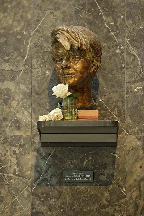 Statue of Zofie Scholl Bronze bust of Sophie Scholl by Nikolai Tregor, White Rose memorial, opponent of the Third Reich, Lichthof, atrium of the LMU, Ludwig Maximilian University, main building, Munich, Upper Bavaria, Bavaria, Germany, Europe