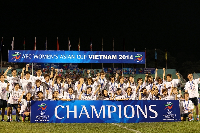 2014 AFC Women s Asian Cup Nadeshiko Japan wins first place Japan team group  JPN , MAY 25, 2014   Football   Soccer : Players of Japan celebrate their winning on the podium after the AFC Women s Asian Cup final match between Japan 1 0 Australia at Thong Nhat Stadium in Ho Chi Minh City, Vietnam.  Photo by Takahisa Hirano AFLO 