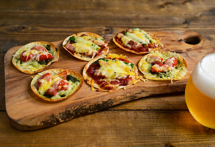 Mini pizzas made from dumpling skins