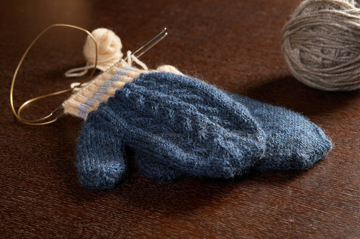 Image of knitting Gloves