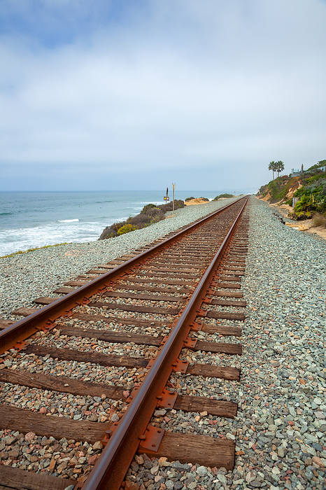 United States of America Railroad Tracks in Del Mar   California, Railroad tracks next to ocean coastline, Del Mar, Southern California, USA