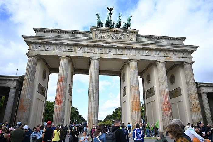 Germany Brandenburg Gate Columns of Brandenburg Gate that were painted in a protest campaign by Last Generation climate activists are pictured, in Berlin, Germany, September 23, 2023.  Photo by MATSUO.K AFLO 