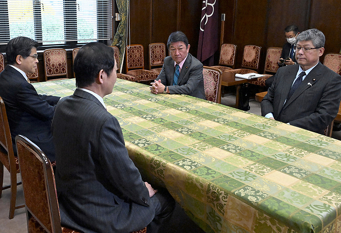 LDP National Diet Committee Chairman Takeshi Takagi and others at the meeting LDP Secretary General Toshimitsu Mogi  back center  and K meit  Secretary General Keiichi Ishii  left  attend a meeting in the Diet at 11:20 a.m. on December 5, 2023.