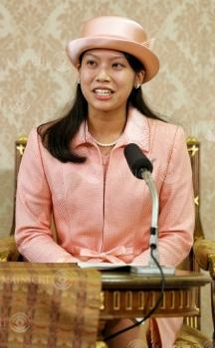 Princess Noriko Takamado Engaged to Be Married Unofficial press conference with her fianc  Noriko Takamado, the second daughter of Prince Takamado s family, at a press conference announcing her unofficial engagement, at the Imperial Household Agency on the afternoon of May 27, 2014.