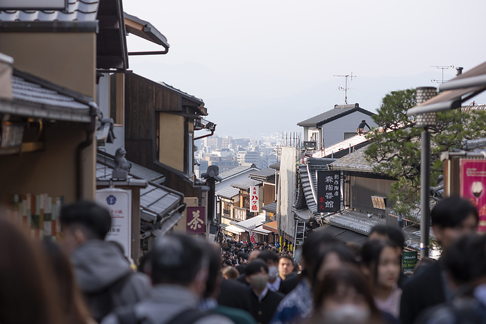 Kiyomizu zaka, Kyoto Kiyomizu zaka slope overflowing with tourists 