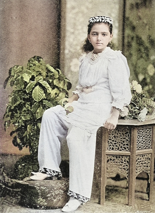 Parsi girl Parsi girl. Parsis, or Parsees, are an ethnoreligious group of the Indian subcontinent whose religion is Zoroastrianism. Their ancestors migrated to the region from Iran following the Muslim conquest of Persia in the 7th century CE. From  The living races of mankind, Vol 1  by Henry Neville Hutchinson  1901 ., by PHOTOSTOCK ISRAEL SCIENCE PHOTO LIBRARY