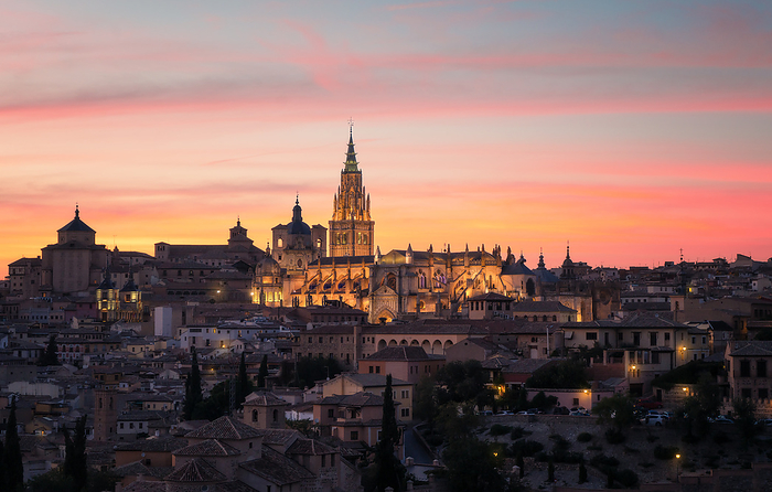 The imposing cathedral of Toledo, by Cavan Images / David Valencia Carrasco