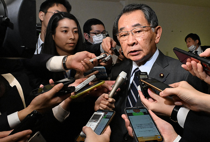 LDP Chairperson Tadashi Shioya being interviewed by reporters after the LDP s Abe Faction meeting. Tadashi Shiotani, chairman of the Abe faction of the Liberal Democratic Party, is interviewed by reporters after the LDP s general meeting at the party s headquarters in Chiyoda ku, Tokyo, December 7, 2023, at 0:20 p.m. Photo by Mikiharu Takeuchi.