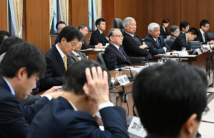 Members of the ruling and opposition parties before the House of Representatives Constitutional Review Committee Members of the ruling and opposition parties attend a meeting of the House of Representatives Constitutional Review Committee in the Diet on December 7, 2023, at 10:37 a.m. Photo by Mikiharu Takeuchi.