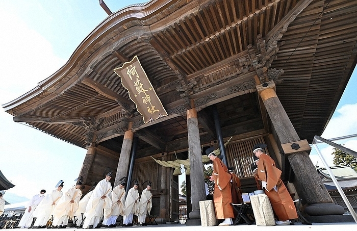 Restoration completed after more than seven years of work. After collapsing in the 2016 Kumamoto earthquake, restoration was completed after more than seven years of work. The tower gate of Aso Shrine, where a completion ceremony was held, in Aso City, Kumamoto Prefecture, Japan, December 7, 2023, 11:22 a.m. Photo by Yoshiyuki Hirakawa
