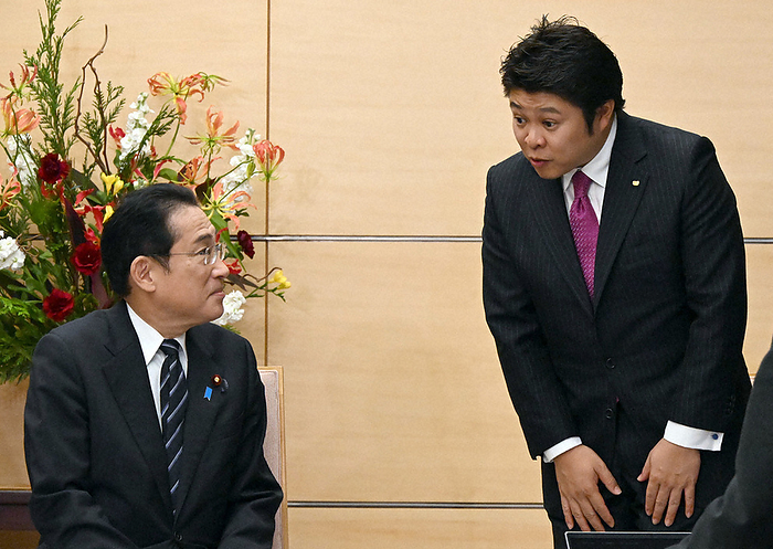 Prime Minister Fumio Kishida listens to remarks by Masatoyo Aso, President of the Junior Chamber of Japan, the eldest son of LDP Vice President Taro Aso. Prime Minister Fumio Kishida listens to remarks by Masatoyo Aso  right , president of the Junior Chamber of Japan, the eldest son of LDP Vice President Taro Aso, at the Prime Minister s Office on December 7, 2023 at 3:34 p.m. Photo by Mikaru Takeuchi