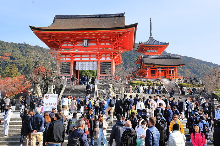 The bustling area in front of the Kiyomizu-dera Temple gate Kyoto City, Kyoto Prefecture