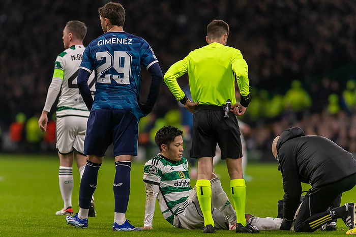 Celtic v Feyenoord Champions League 13 12 2023. Japanese Player Tomoki Iwata of Celtic FC pics up an injury and will take no further part in the game during the Champions League Matchday 6, Celtic FC vs Feyenoord, Celtic Park, Parkhead, Glasgow, 13 12 2023.