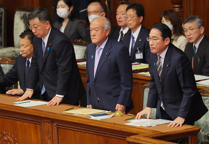 No confidence motion in the Cabinet at a plenary session of the House of Representatives Prime Minister Fumio Kishida and others bow after the rejection of a no confidence motion in the Cabinet at a plenary session of the House of Representatives.
