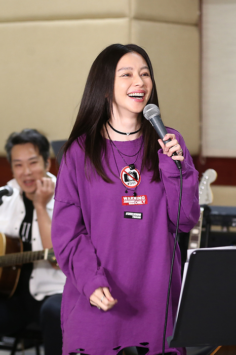 Vivian Hsu Taiwanese singer Vivian Hsu was invited to  Zepp Premium  Taiwan Japan co performance announced the preparation of the song in Taipei