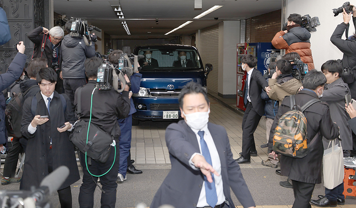 Political fund problem: raid on Seiwa kai A vehicle believed to be loaded with seized items leaves the Seiwa kai  Abe Faction  office in Tokyo on December 19, 2023.