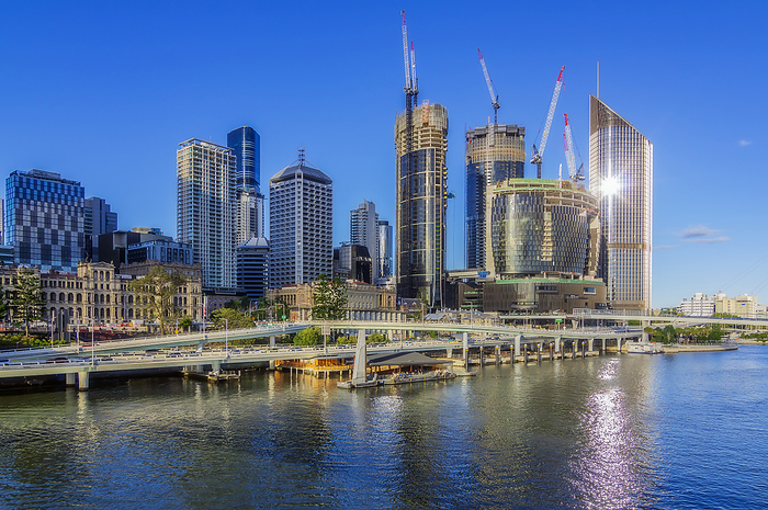 Australia, Queensland, Brisbane, Skyline of riverside city with bridge in foreground