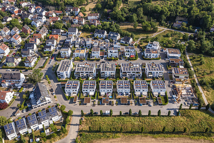 Moderne Ein  und Mehrfamilienh user, Photovoltaikanlagen,  Waiblingen Beinstein Germany, Baden Wurttemberg, Waiblingen, Aerial view of development area