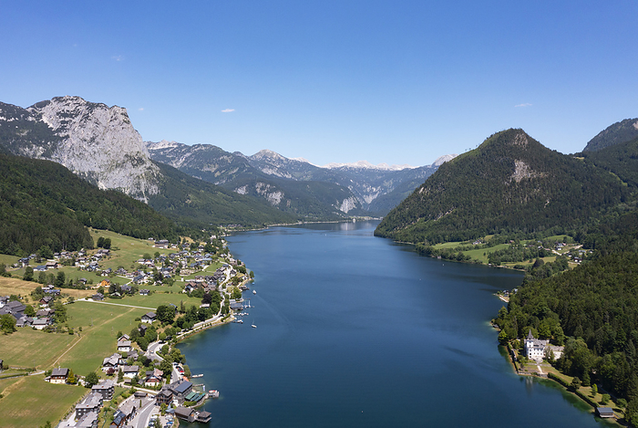 Austria, Styria, Grundlsee, Drone view of lake Grundlsee and surrounding mountains in summer