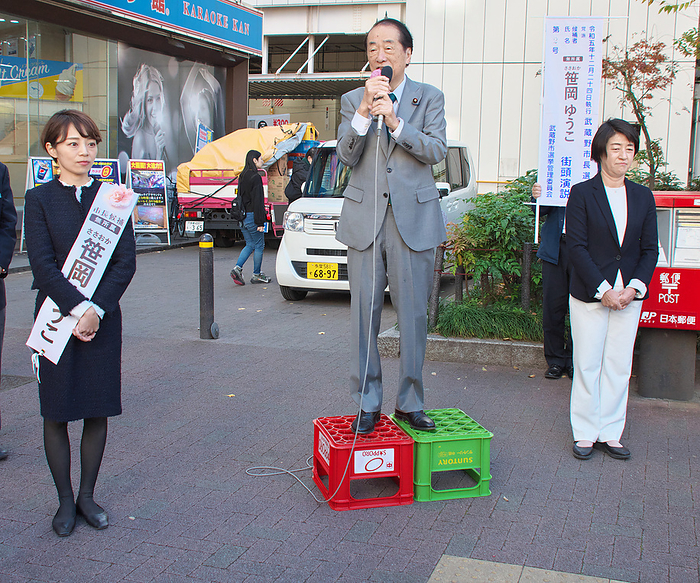 Musashino mayoral election Former Japan s Prime Minister Naoto Kan delivers speech in support candidate Yuko Sasaoka during the campain for Musashino mayoral election near Mitaka station in Tokyo, Japan on December 17, 2023.