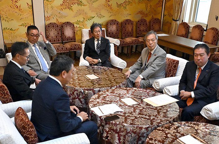 Jun Azumi, chairman of the National Diet Committee of the Democratic Party of Japan and Takashi Endo, chairman of the Japan Restoration Association, and others at the meeting. Jun Azumi  third from right , chairman of the National Diet Committee of the Democratic Party of Japan  DPJ , and Takashi Endo  fourth from right , chairman of the National Diet Committee of the Japan Restoration Association  JRA , attend a meeting in the Diet on December 20, 2023, at 1 p.m. Photo by Mikio Takeuchi