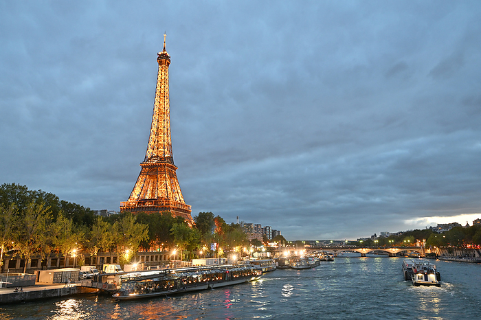 Paris 2024 preview A general view of the Eiffel Tower at the Pont d I na in Paris, France on September 25, 2023. The Pont d I na is a part of the course for the Athletics  Marathon, Race walking , Cycling, Triathlon and Water sports  Swimming marathon  events at the 2024 Summer Olympics.  Photo by MATSUO.K AFLO SPORT 