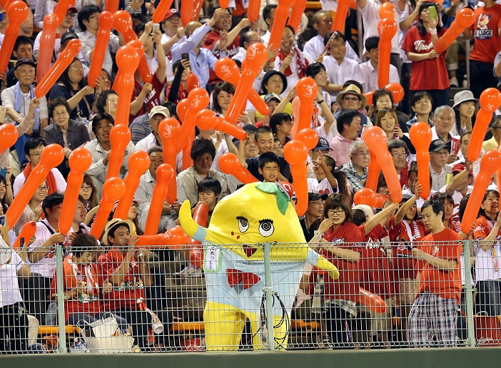 Fakes of  Fluffy  keep popping up. Now,  Kureshii  appears. A mascot named  Kureshi  suddenly appears before Hiroshima s attack in the bottom of the seventh inning at Kure Municipal Baseball Stadium where the Hiroshima ORIX game was held on June 9, 2014 in Kure, Hiroshima.