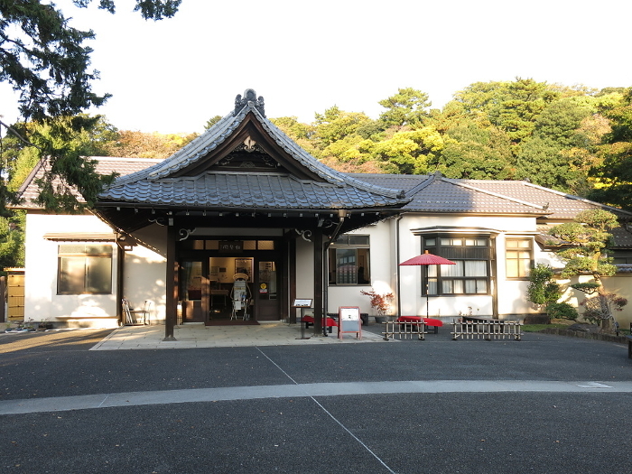 Shoshokaku (entrance) at Higo Hosokawa Garden in Bunkyo-ku, Tokyo