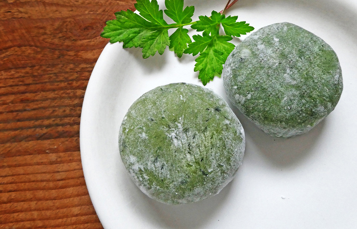 A photo of mugwort rice cakes, heralding the arrival of spring.