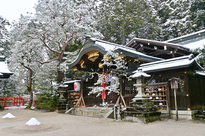 Eight major shrines in Kyoto City covered with snow related to Musashi Miyamoto