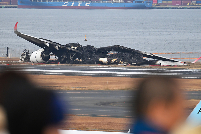 JAL flight JL516 A350 JA13XJ from Sapporo Shin Chitose collided with Japan Coast Guard plane MA722 at Haneda Airport and caught fire JAL s A350 900 Reg. JA13XJ of JL516 flight from Sapporo Shin Chitose  Hokkaido, Japan , burnt down in a collision with Japan Coast Guard aircraft MA722  Bombardier DHC 8 Q300, JA722A  on Runway C at Haneda Airport on January 2. Photo taken the following day, January 3, 2024. PHOTO: Tadayuki YOSHIKAWA Aviation Wire