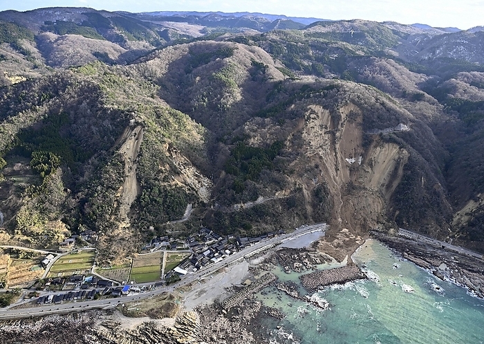 Major earthquake of intensity 7 in Noto area, Suzu City, Ishikawa Prefecture National Highway 249, where a large landslide occurred, in Suzu City, Ishikawa Prefecture, Japan, at 3:13 p.m. on January 4, 2024, from the head office helicopter.