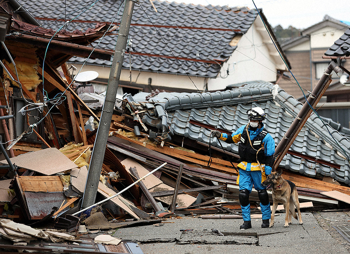 Major Earthquake of Magnitude 7 in Noto District, Wajima City, Ishikawa Prefecture Investigators search for missing persons with a police dog in Wajima, Ishikawa Prefecture, Japan, on January 5, 2024, at 1:57 p.m. Photo by Kentaro Ikushima