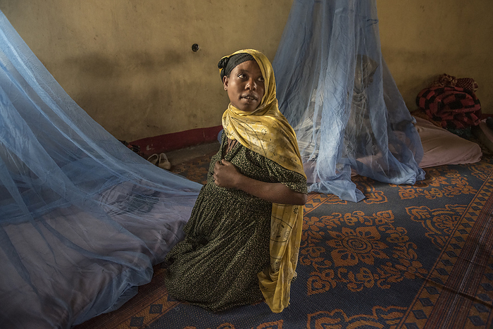 Ethiopian health clinic The centre serves 41, 000 people, through 11 health posts. This woman had false labour pains, and was treated in the centre s maternity waiting room, without further complications. by KAREN KASMAUSKI SCIENCE PHOTO LIBRARY