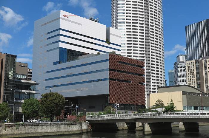 Facing the Dojima River, Asahi Broadcasting Corporation's ABC Hall (Kita-ku, Osaka City)