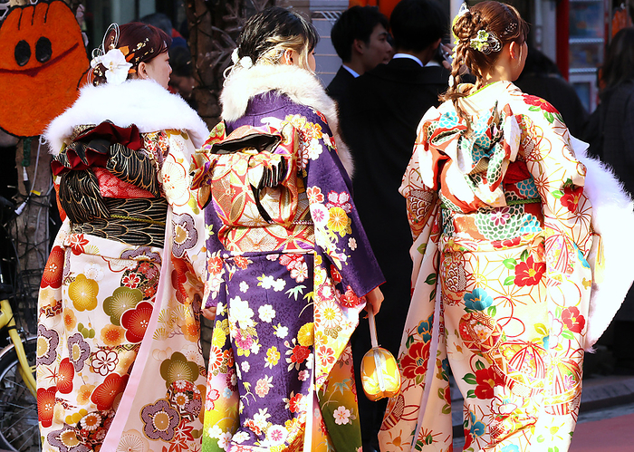 20 year old people gather for the Coming of Age Day January 8, 2024, Tokyo, Japan   Twenty year old people in colorful kimono dresses gather for the ceremony of the Coming of Age Day in Tokyo on Monday, January 8, 2024.     photo by Yoshio Tsunoda AFLO 