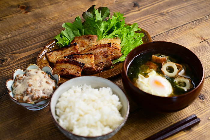 One soup, two vegetables - grilled pork with miso and natto