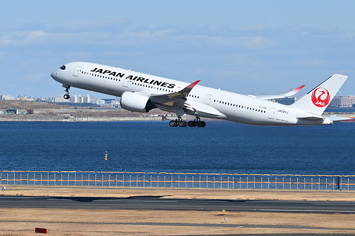 Passenger aircraft taking off and landing on Runway C at Haneda Airport, which has resumed operations. Airbus A350 900  reg. JA09XJ  of JAL flight JL513 to Sapporo New Chitose taking off on the first day of reopening of Runway C at Haneda Airport, on January 8, 2024. PHOTO: Tadayuki YOSHIKAWA Aviation Wire