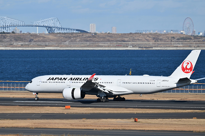Passenger aircraft taking off and landing on Runway C at Haneda Airport, which has resumed operations. Airbus A350 900  reg. JA05XJ  of JAL flight JL506 from Sapporo New Chitose landing on the first day of reopening of Runway C at Haneda Airport, on January 8, 2024. PHOTO: Tadayuki YOSHIKAWA Aviation Wire