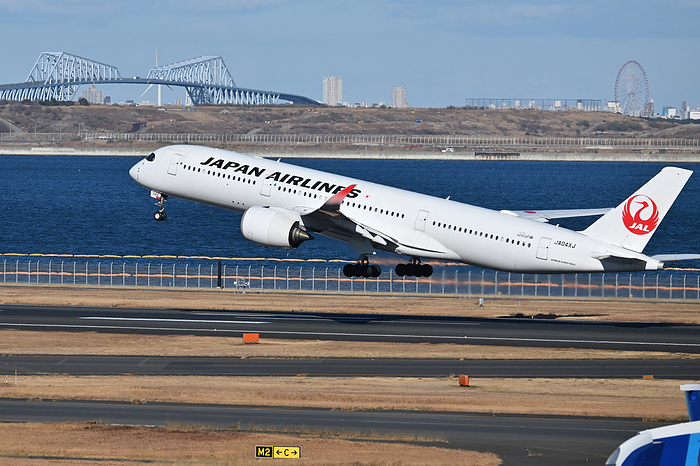 Passenger aircraft taking off and landing on Runway C at Haneda Airport, which has resumed operations. Airbus A350 900  reg. JA04XJ  of JAL flight JL517 to Sapporo New Chitose taking off on the first day of reopening of Runway C at Haneda Airport, on January 8, 2024. PHOTO: Tadayuki YOSHIKAWA Aviation Wire