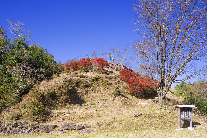 Akagi Castle Site Kumano City, Mie Prefecture The 100 Greatest Castles of Japan No.155 East wall seen from the ruins of Kajiyashiki