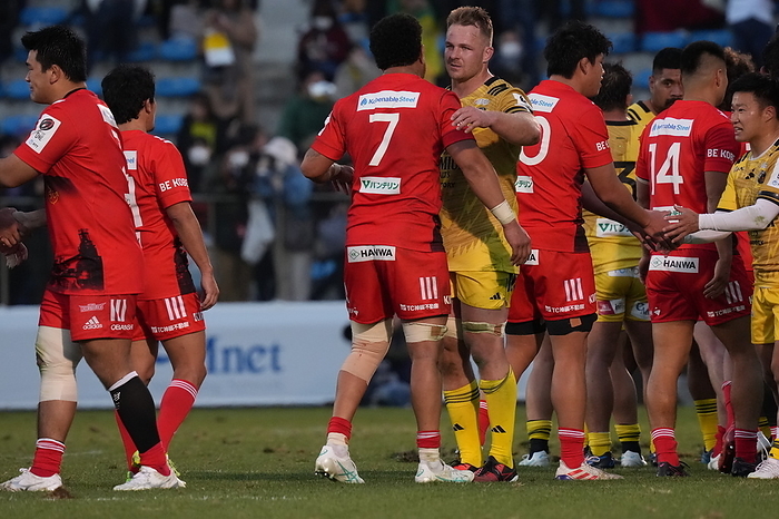 2023 24 Japan Rugby League One Sungoliath s Sam Cane greets with Steelers  Ardie Savea after the 2023 24 Japan Rugby League One match between Tokyo Suntory Sungoliath and Kobelco Kobe Steelers at Prince Chichibu Memorial Stadium in Tokyo, Japan on January 6, 2024.  Photo by AFLO 
