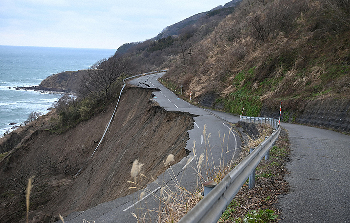 Major Earthquake of Magnitude 7 in Noto District, Wajima City, Ishikawa Prefecture Roads around the collapsed Shimoyama cho area in Wajima, Ishikawa Prefecture, Japan, at 0:52 p.m. on January 10, 2024  photo by Naho Kitayama 