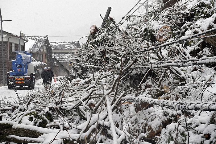Major Earthquake of Magnitude 7 in Noto District, Wajima City, Ishikawa Prefecture Men conduct a survey to restore telephone lines amid snowfall in Wajima, Ishikawa Prefecture, Japan, at 11:52 a.m. on January 13, 2024  photo by Naho Kitayama .