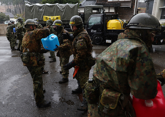 Major Earthquake of Magnitude 7 in Noto District, Wajima City, Ishikawa Prefecture Self defense force members bring kerosene and other fuels to an evacuation center for disaster victims in Wajima, Ishikawa Prefecture, Japan, at 9:05 a.m. on January 13, 2024.